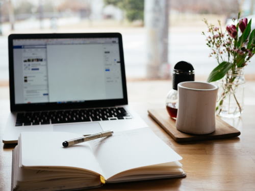 web writer, la scrivania